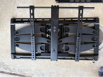 AV Wall Mount-  swivel articulating mount for TV up to 150 lbs