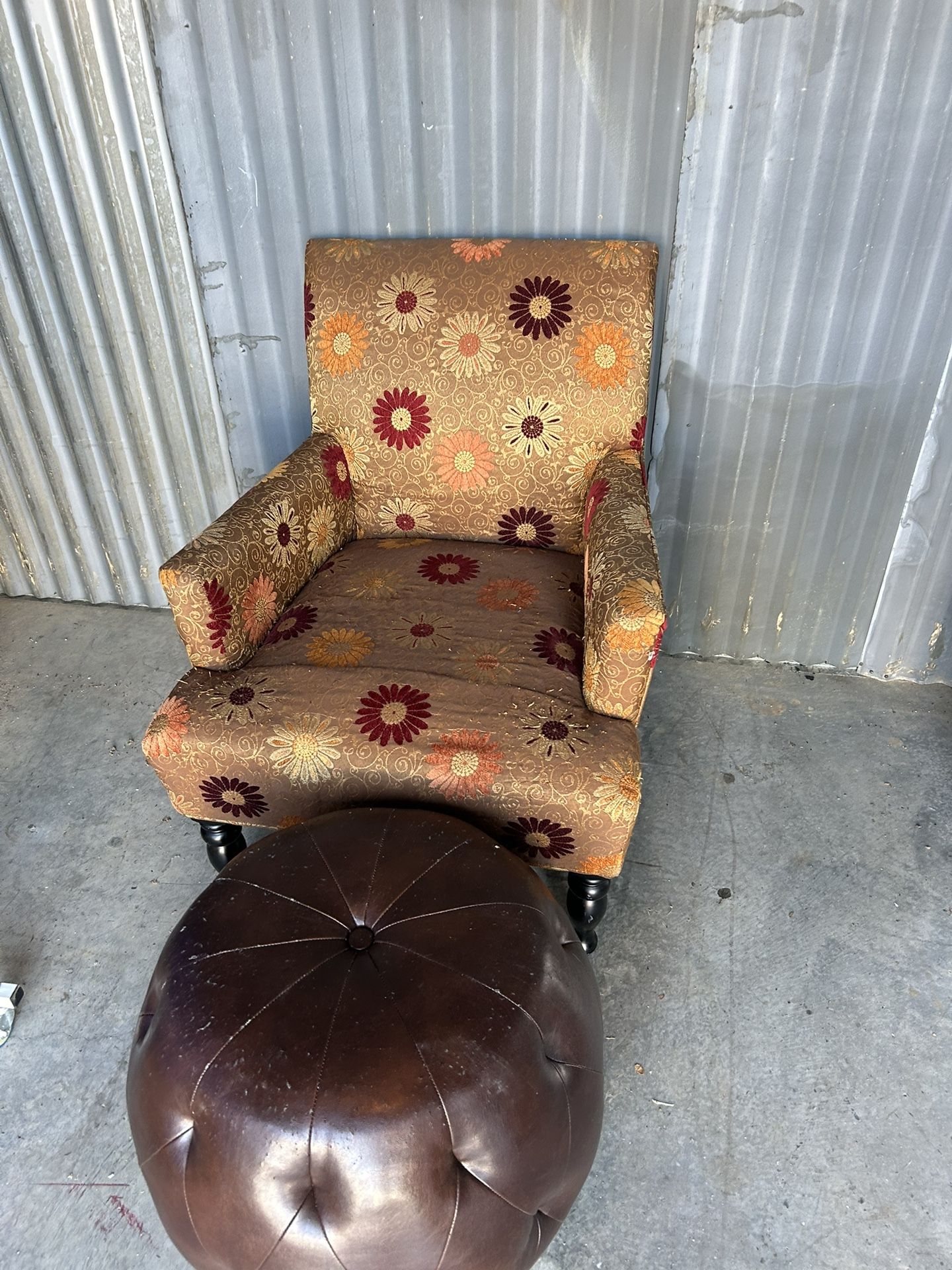 Chair With Ottoman