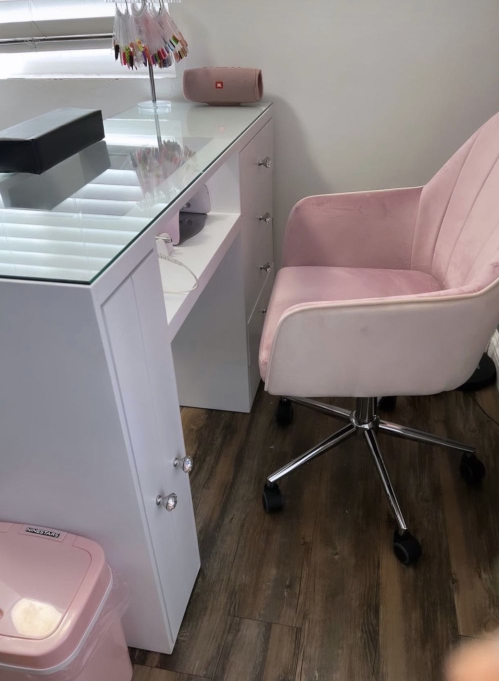 Nail Desk