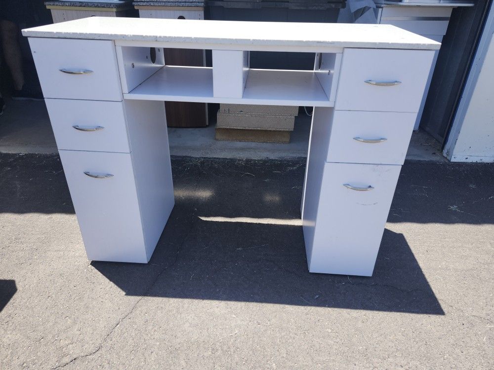 Nail Table