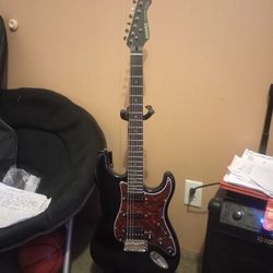 Donner 6 String Electric Guitar. Chords, Tuner, Gig Bag, Guitar Stand.