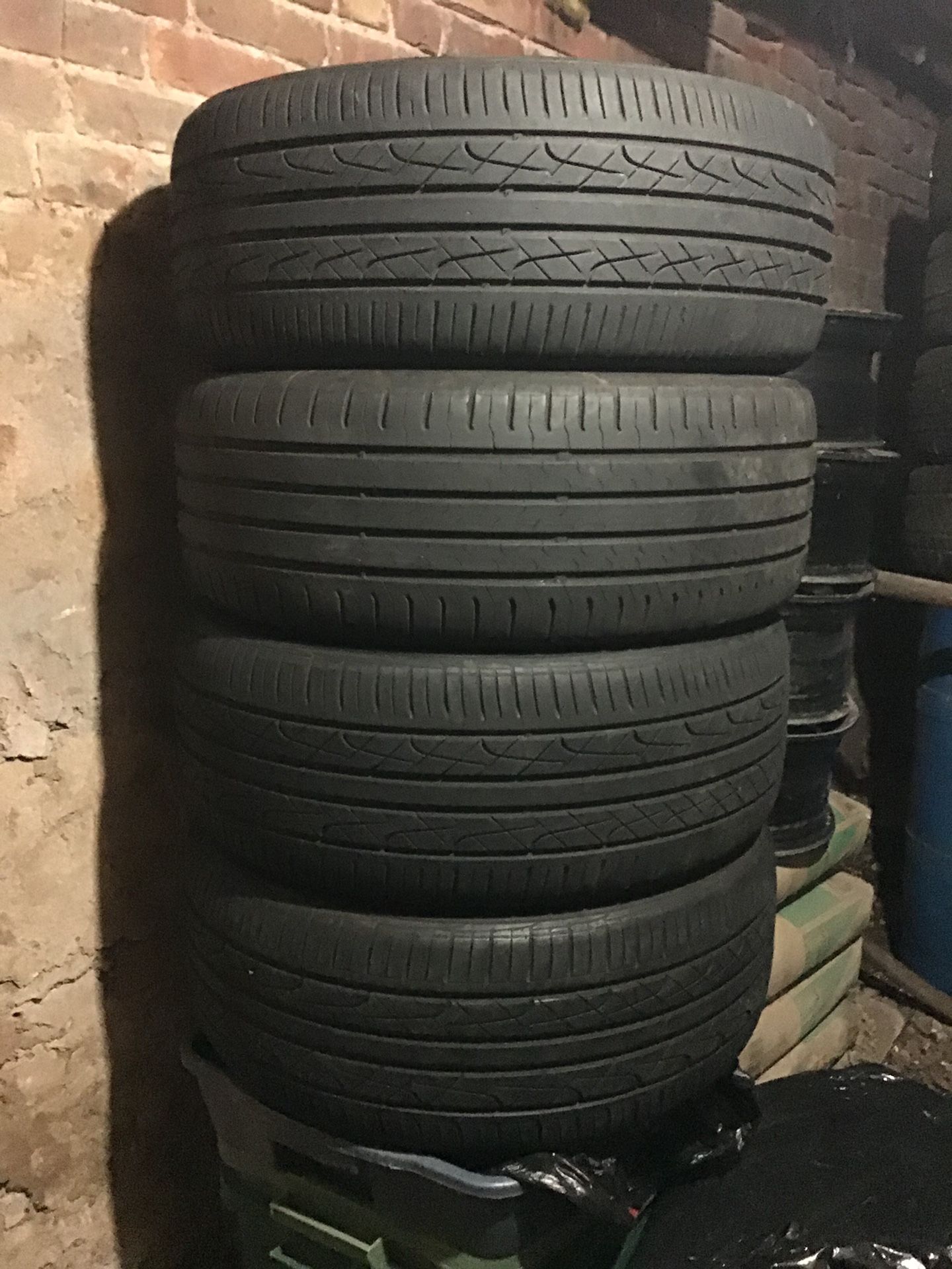 Hankook tires 225/50/R17