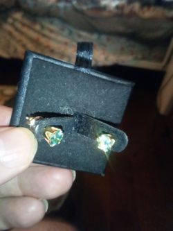 Diamond earings gold