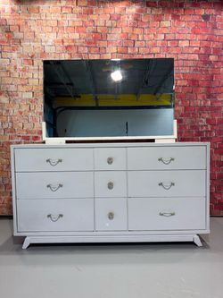 FREE DELIVERY - Unagusta MCM Dresser