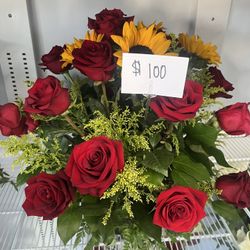 Roses 🌹 And Flowers Arrangements