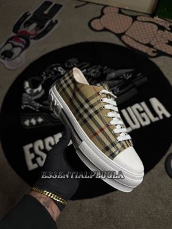 Burberry Size 10