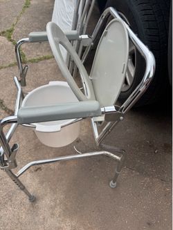Steele commode chair