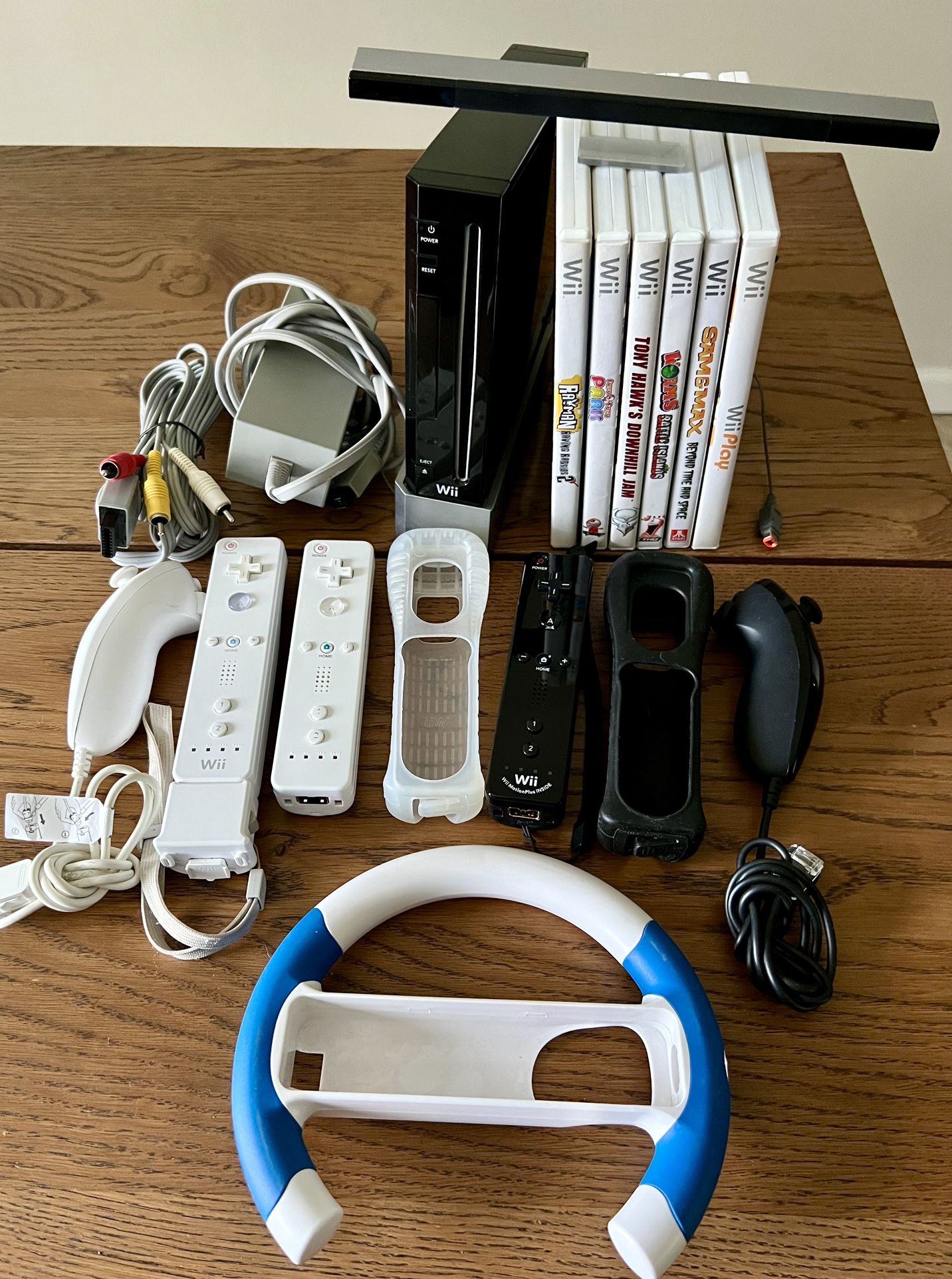 Nintendo Wii Black WiiMotion+ Console Bundle Lot w 3 Controllers & 6 Games