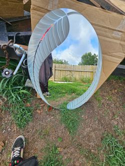 Mirror with feather/Leaf outline