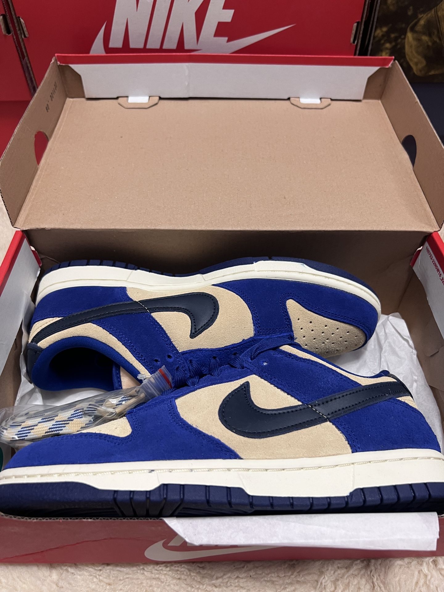 Nike Dunk Low. Mens 7.5