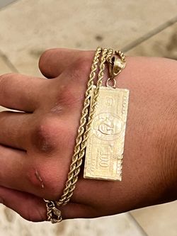 Gold pendant