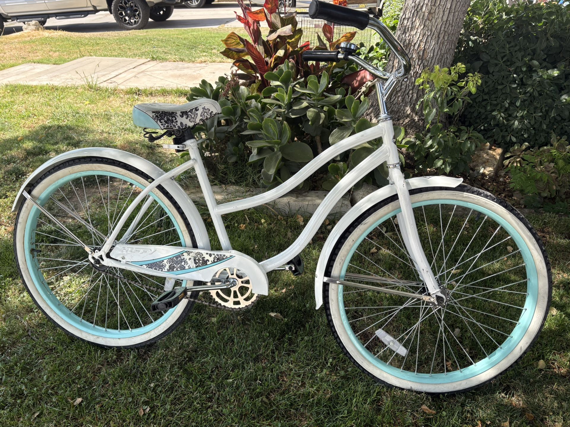 26’ Huffy Beach Cruiser Bike In Good Shape