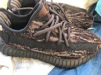 Adidas Yeezy boost v2 mx rock featuring a dark charcoal primknit upper with brown n grey streaks