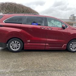 VMI ADA - 2022 Toyota Sienna - 6k Miles