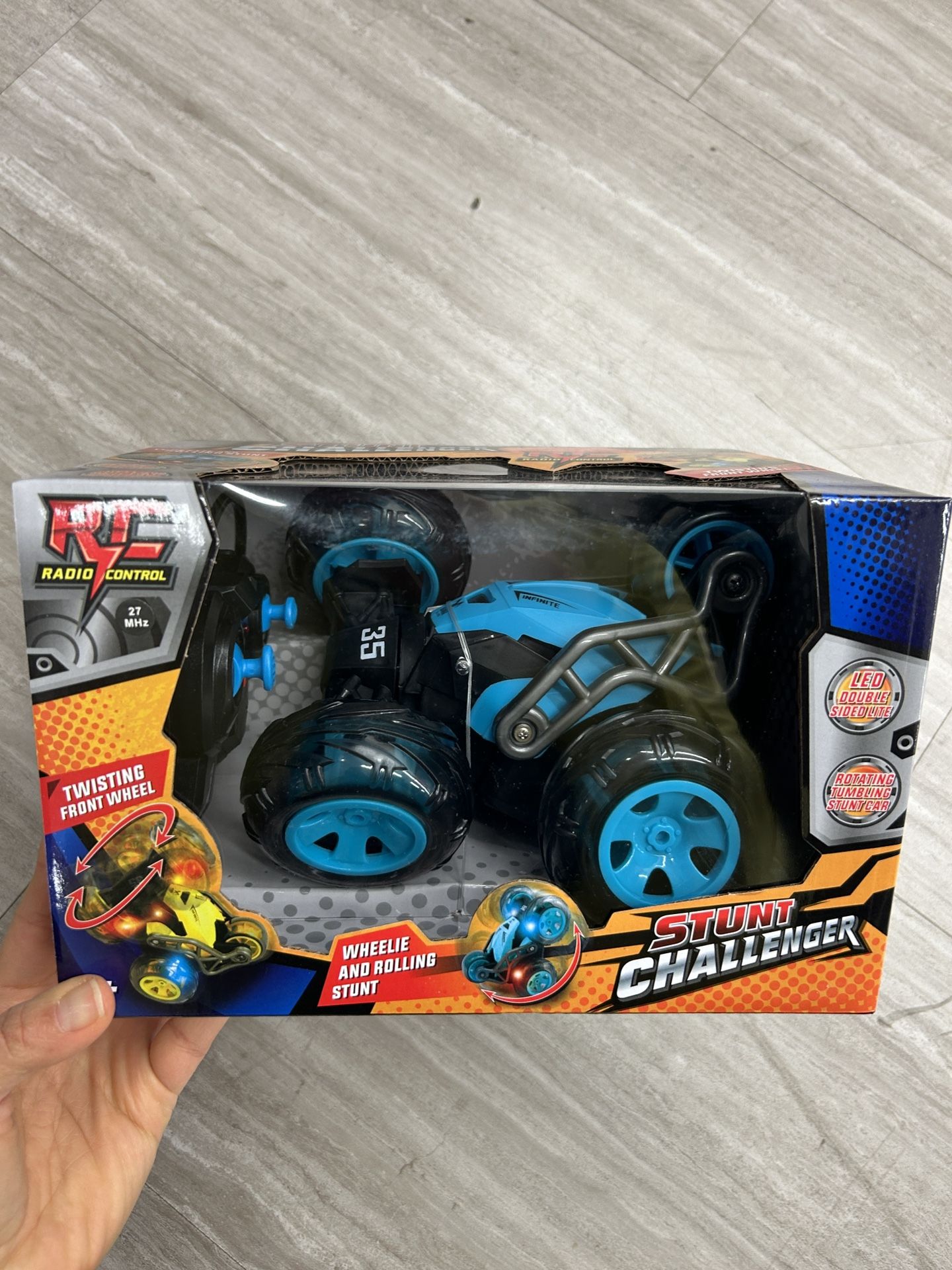 NWT Stunt Challenger Remote Control car with twisting front wheels