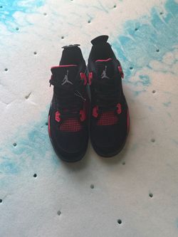 jordan 4 red thunders unworn with tag no box
