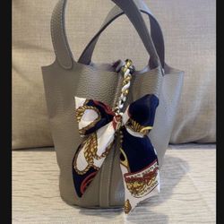 Lady's leather handbag,no logo