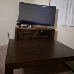 Moving Away Price !! Samsung 70 Inch Curved TV, Entertainment Center And Coffee Table ALL For $400