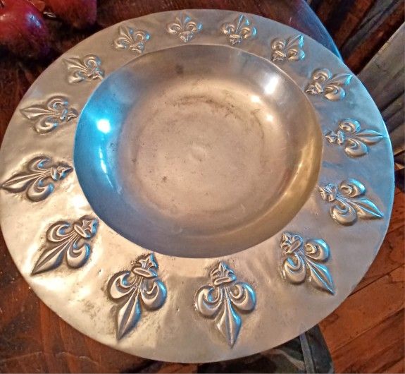 Beautiful 4.5 lb. Large Pewter Bowl