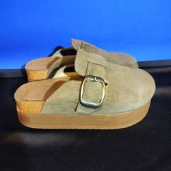 Granola 2 Suede Cusionaire Platform Clog (Size 7.5W)