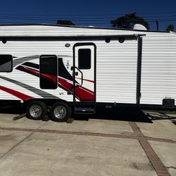 2016 Attitude Eclipse Toy Hauler for Sale! 