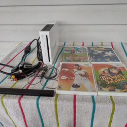 Wii console with 4 games