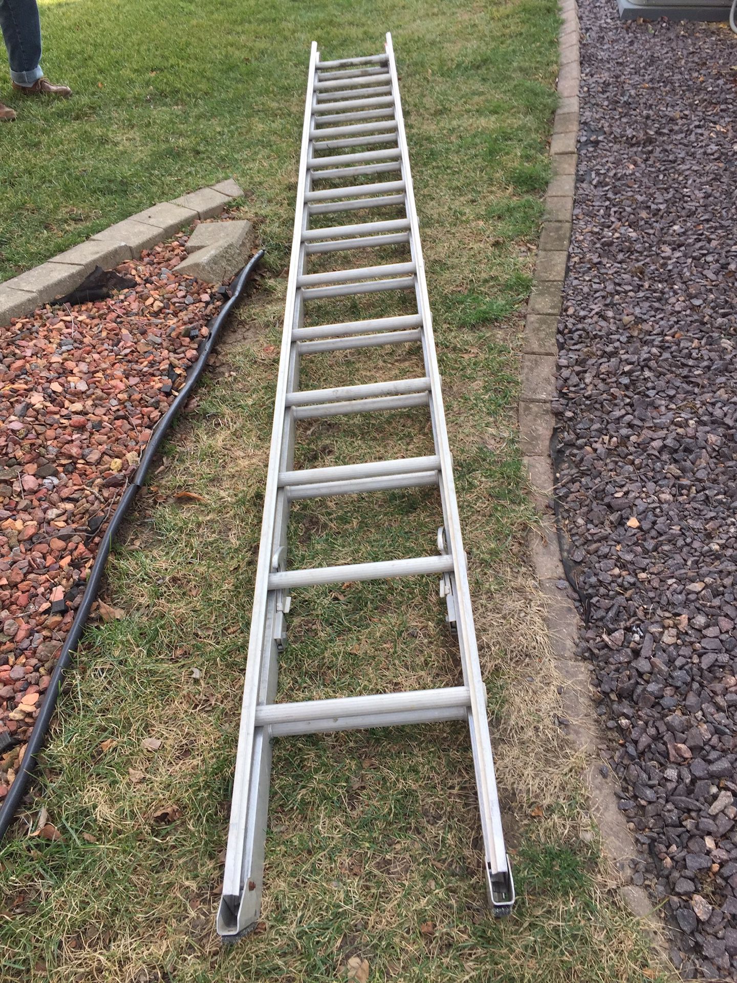 28 ft Aluminum Extension Ladder