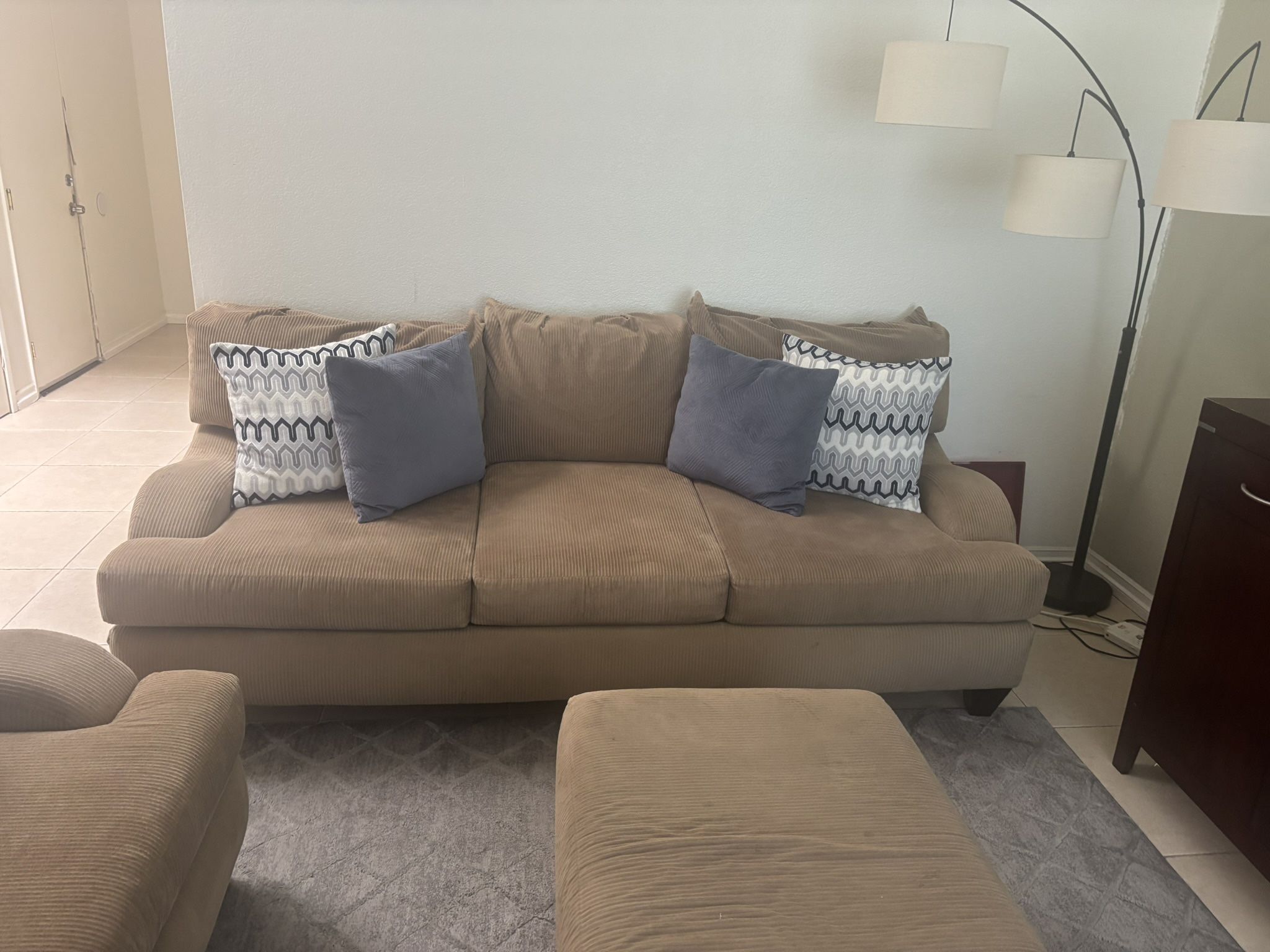 Living room Set With Ottoman