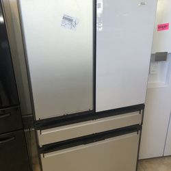 Bespoke 4-Door French Door Refrigerator (23 cu. ft.) with Beverage Center in White Glass