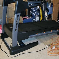 Nordictrack C900 Treadmill