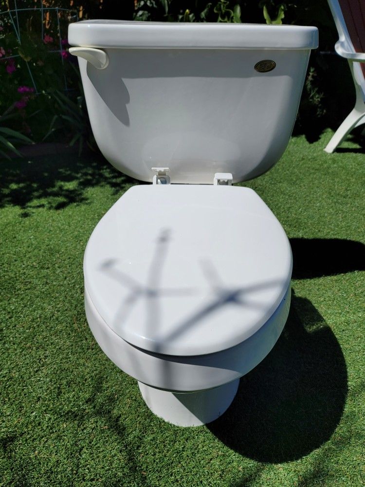 White Eljer Toilet for Sale in Ontario, CA OfferUp