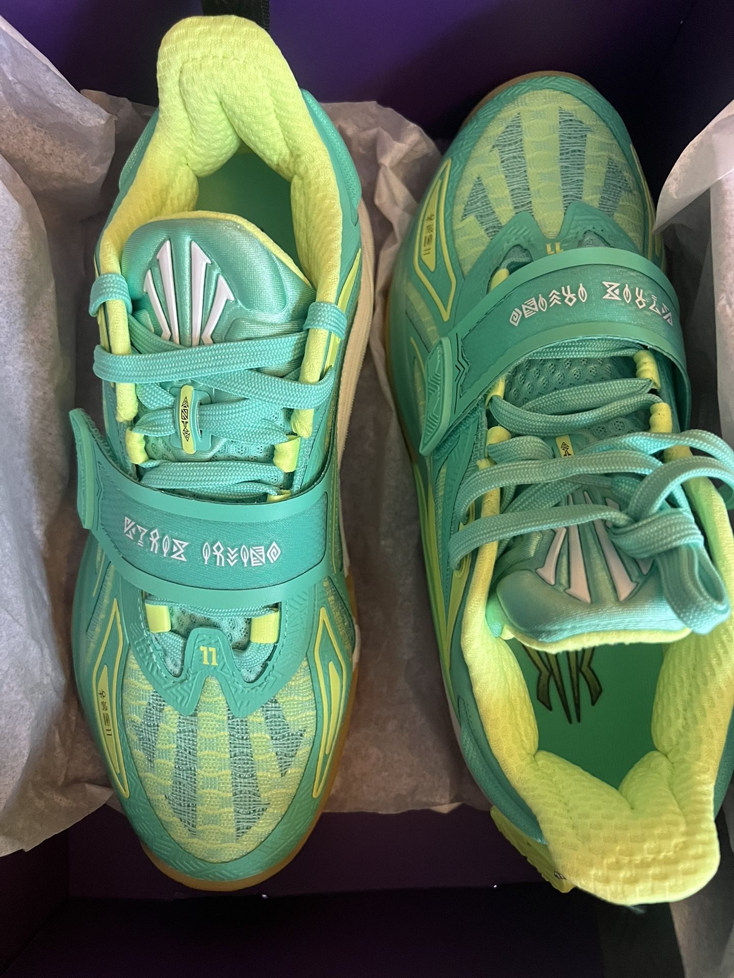 KYRIE Bastkeball Shoes