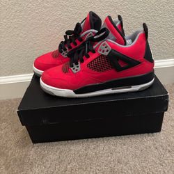 Jordan 4’s size 5Y
