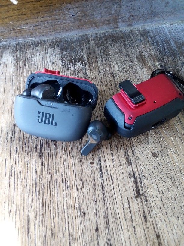 JBL Blue Tooth Head Phones