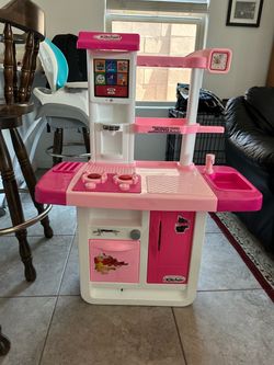 Play kitchen & food