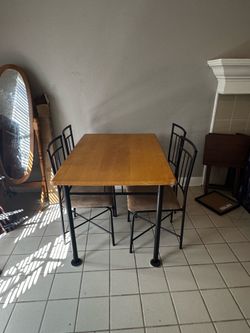 Table & Chairs