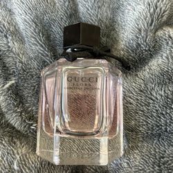 Gucci  Flora Gardenia Perfume 