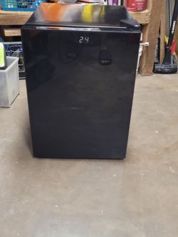 Cosar 2.1 cu. ft. Upright Freezer Manual Defrost with Adjustable Feet in Black