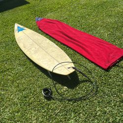 Pearson Arrow Surfboard  Santa Cruz 6 ' Long With Leavh and Cover