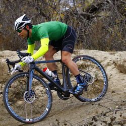 Jamis Gravel Bike, 54cm, Carbon Frame, Hydraulic Disc Brakes