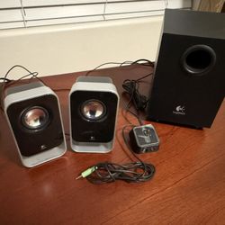 Logitech LS21 Multimedia Speakers N Subwoofer