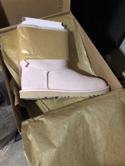 Uggs size 5 kids brand new