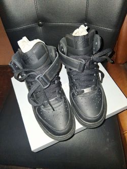 Blk air force 1s