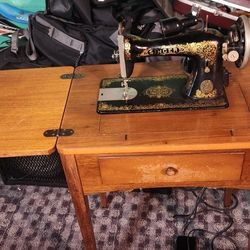 Vintage  SINGER  Table Sewing  Machine