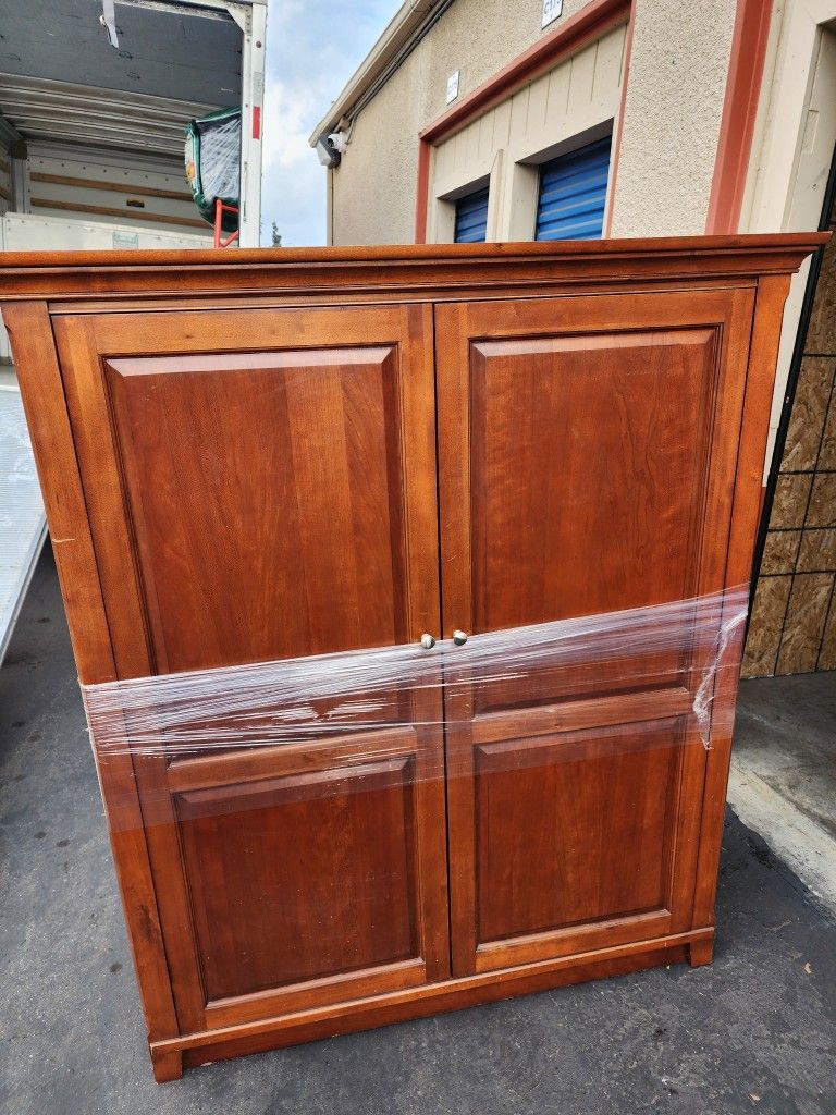 Entertainment Unit/Gaming Cabinet (TV Cabinet)