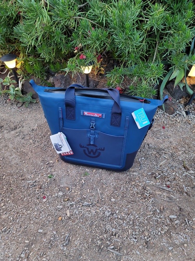 Moosejaw Chilladilla 42 Can Soft Sided Tote Cooler
