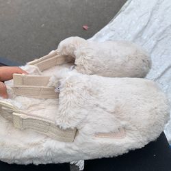 Nike fax fur size 9 slide off white limited