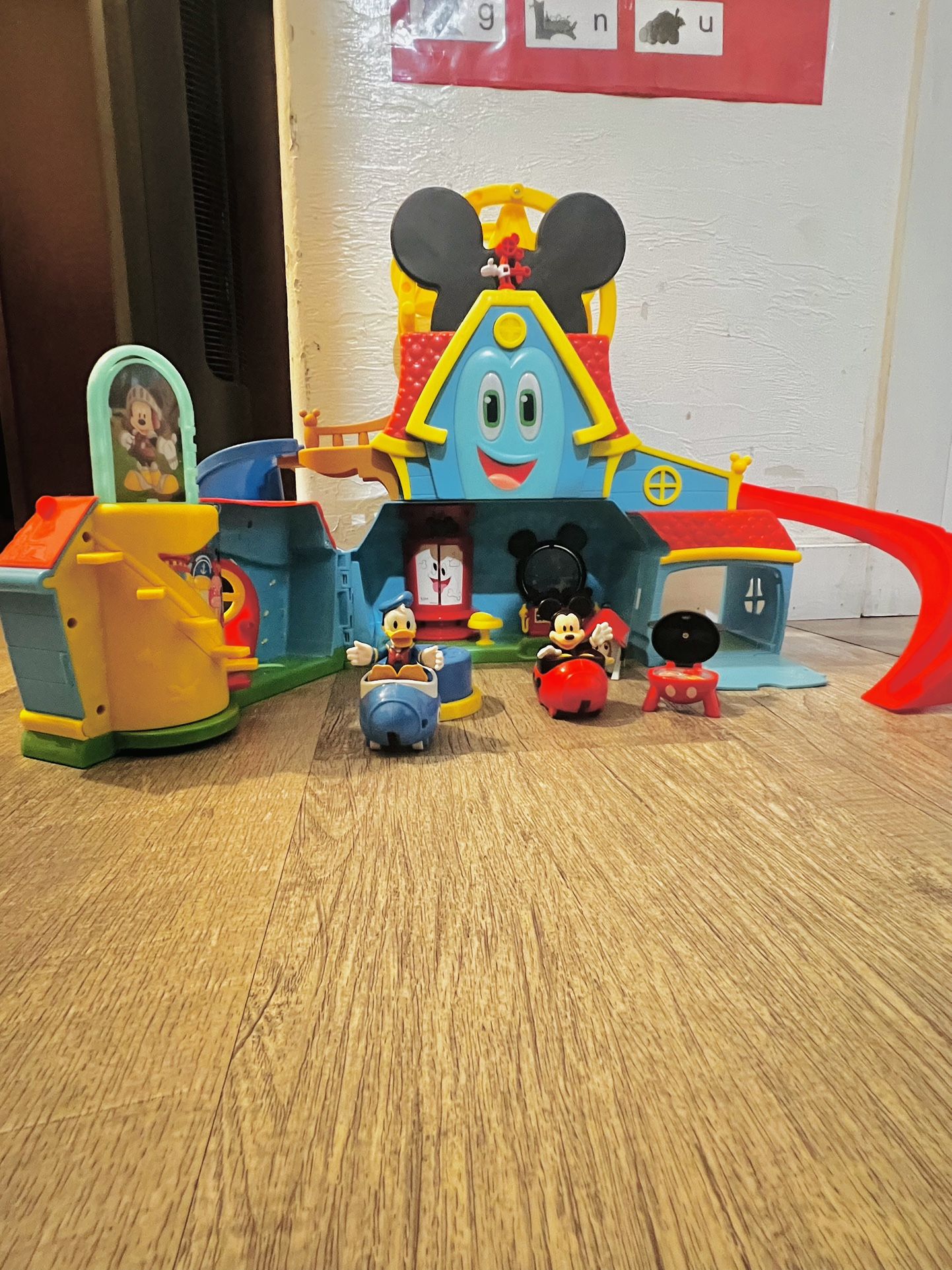 Disney Junior Mickey Mouse Fun Play House Set