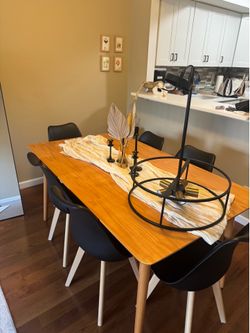 Dinner Table / 6 Chairs / Chandelier