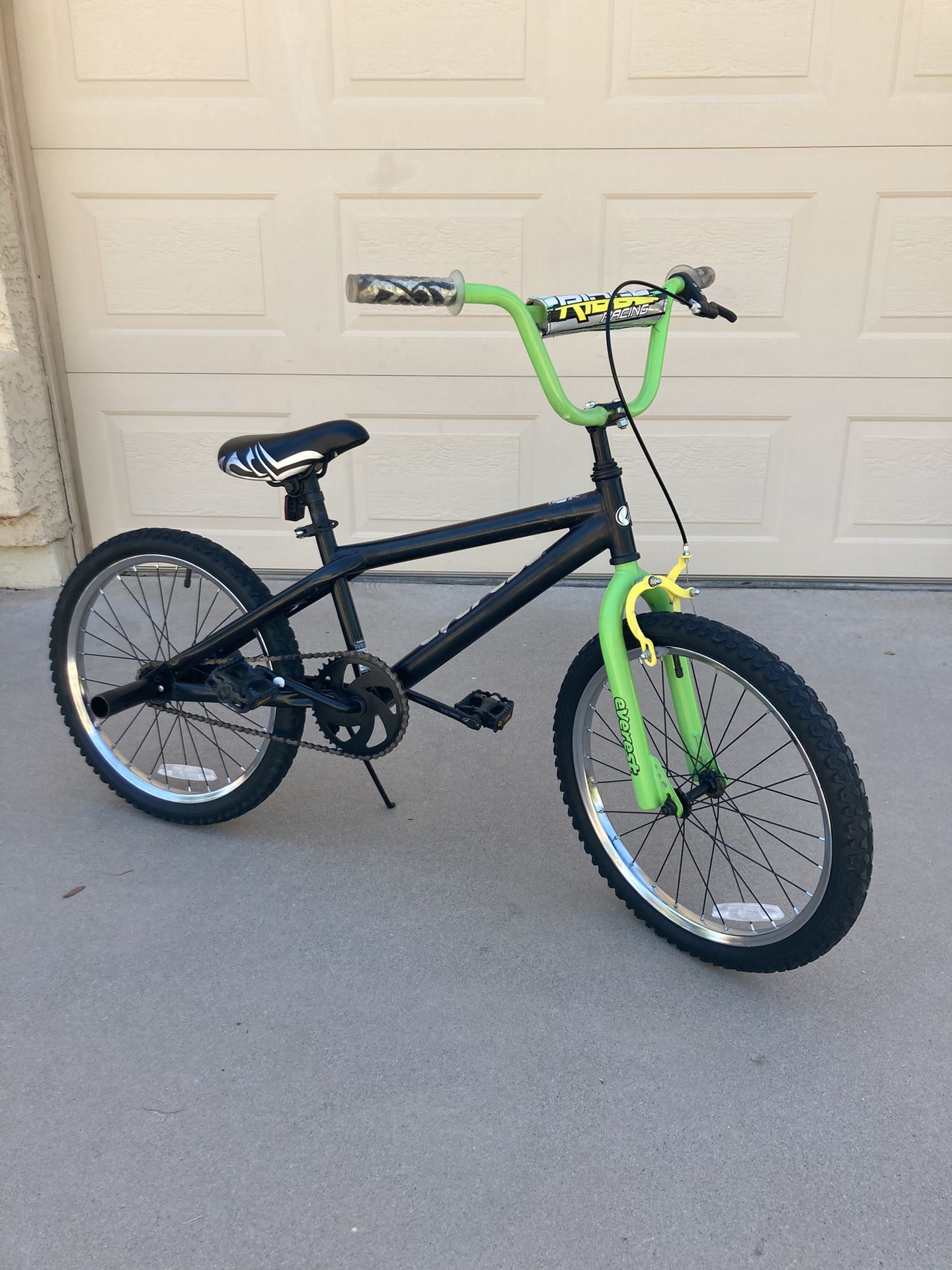 Dynacraft Everest 20-Inch BMX Kids Bike